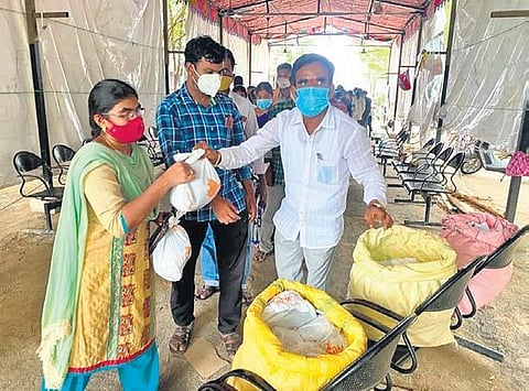 Sura Srinivasa Rao distributes food and grocery kits to Covid hit families in Srikakulam. (Photo | Express)