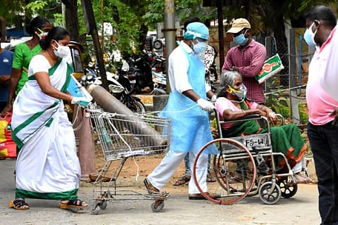 All districts report less than 900 cases in 24 hours