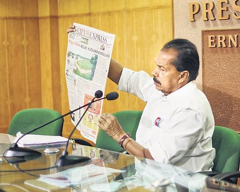 Thrikkakara MLA P T Thomas displays TNIE as evidence to prove his allegations against Kitex at the Press Club on Tuesday | ARUN ANGELA
