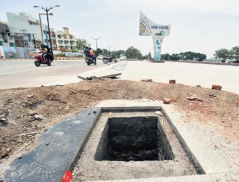 A manhole left open on the footpath at People’s Plaza, PV Narasimha Rao Marg, in Hyderabad on Tuesday. (Photo | S Senbagapandiyan, EPS)