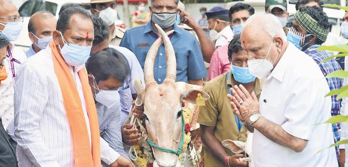 Chief Minister BS Yediyurappa and Animal Husbandry Minister Prabhu Chauhan offer pooja before inaugurating the war room on Wednesday | shriram bn