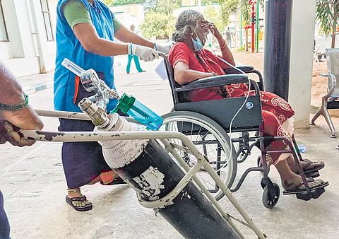 A patient on oxygen support being taken to Covid ward. (File Photo | Debadatta Mallick, EPS)