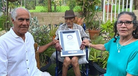 Emilio Flores Marquez (centre) with his family. (Photo | Guinness World Records)