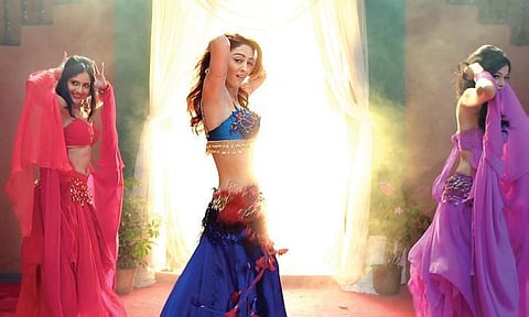 Still from Chattis Aur Maina