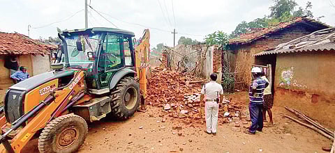 Eviction drive underway at Pardhiapalli village in Balangir district. (Photo | Express)