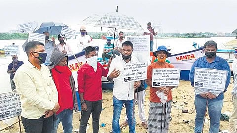 Traditional fishermen protest against the Union Government’s SagarMala project in Mangaluru on Friday