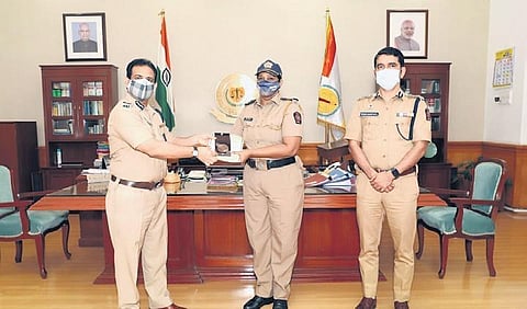 Recognising Rahena Sheikh Bagwan’s role in helping those in need, Mumbai Police Commissioner Hemant Nagrale recently honoured her. (Photo | Express)