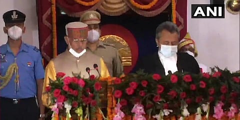 Rajendra Arlekar takes oath as the new Governor of Himachal Pradesh in Raj Bhavan. (Photo| ANI)