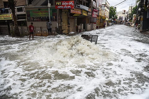 Due to heavy rains from past two days P N T Colony in Dilsukhnagar submerged in Hyderabad on Thursday. (Photo | Vinay Madapu, EPS)