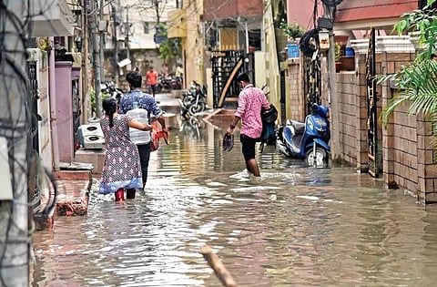 Allam Thora Bavi area in Begumpet submerged due to heavy rains (Photo | EPS)