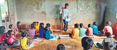 Upendra Kumar Yadav, 18, has been giving free-of-cost lessons to these children every day for 10 months because he doesn’t want the children to remain uneducated. (Photo | EPS)