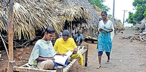 Irular tribal students studying outside their houses at Kanni Kovil Medu in Acharapakkam village, Chengalpattu | Ashwin prasath