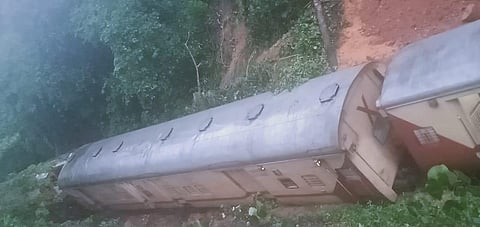 The derailed Mangaluru-Mumbai special train between Dushsagar-Sonaulim stations on Friday - Express