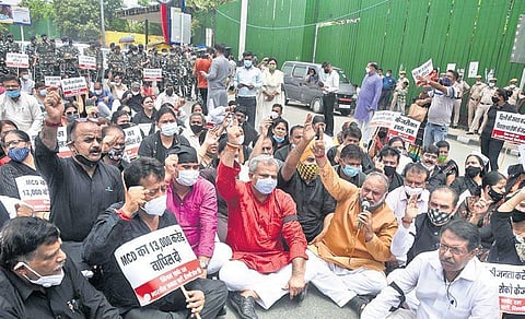 BJP workers protest outside the Assembly on Friday | Parveen Negi