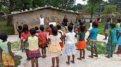 Dipika Minz, a student of class 7 at a private school in Chandapara village in Khunti is doing this to continue the learning process among small children during the lockdown. (Photo | EPS)
