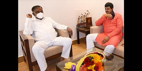 Tourism Minister C P Yogeeshwara (right) calls on MP V Srinivas Prasad at his residence in Mysuru on Sunday. (Photo | Udayshankar S, EPS)