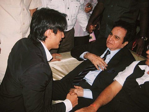 Pakistani star Ali Zafar with late Bollywood legend Dilip Kumar (Photo | Ali Zafar, Twitter)