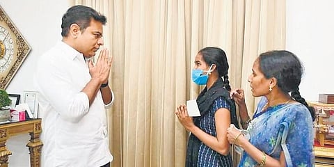 IT Minister KT Rama Rao meets the family members of late Aishwarya Reddy and offers monetary support to them. (Photo | Express)