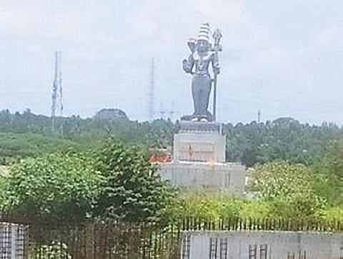 Statue in Begur lake unveiled even as court hearing on