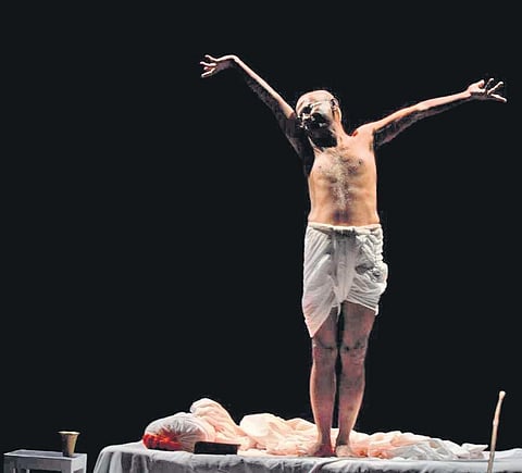 Pehla Satyagrahi is a 1.5 hour performance by 24 artists of NSD Repertory Company, Delhi.