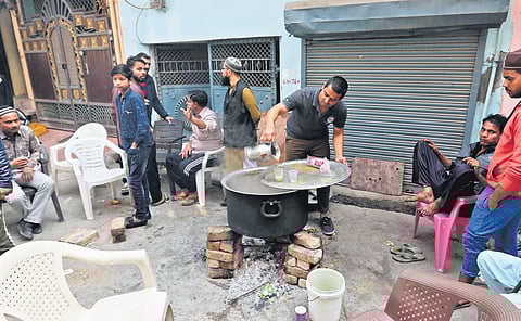 Locals serve tea and food to the affected at Brijpuri area of Delhi | express