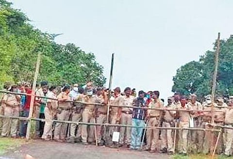 Police guarding the border at Phatu Senari on Monday. (Photo | EPS)