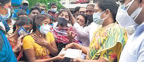 Home Minister Mekathoti Sucharita handing over an ex gratia of Rs 10 lakh to the kin of Ramyasri at GGH in Guntur on Monday. (Photo | Express)