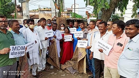 Government school teachers sell empty jute sacks of food grains as part of their protest in Bihar. (Photo | Special arrangement)
