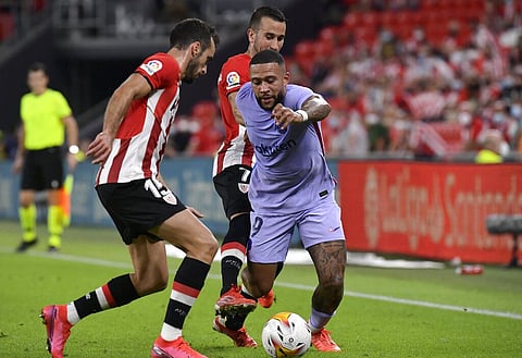 Barcelona's Memphis Depay, cener, duels for the ball with Athletic Bilbao's Inigo Lekue, left, and Athletic Bilbao's Alejandro Berenguer during the Spanish La Liga soccer match (Photo | AP)