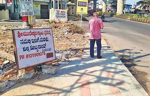 For seven months, residents of Kanakapura Road are waiting for either BMRCL or BBMP to fix the pedestrian crossing. (Photo | EPS)