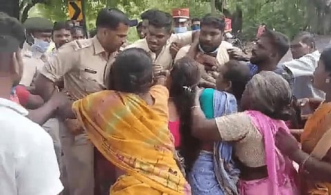 The supporters of the ex-MLA were demanding jobs in the logistics company and locked the main gate of the company and were not letting anyone enter or exit the premises.