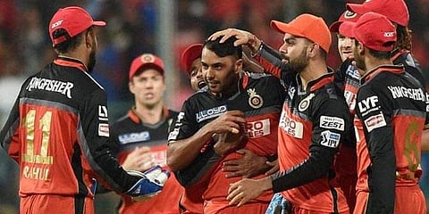 Stuart Binny (center) with RCB team mates. (File Photo | PTI)