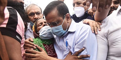 Delhi CM Arvind Kejriwal meets the family of the minor girl who was allegedly raped and murdered in Old Nangal crematorium. (Photo| Parveen Negi, EPS)