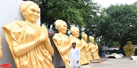 Mukesh Sahni with the statues of late bandit-turned-politician Phoolan Devi. (Photo| EPS)