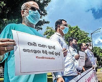 Members of Concerned Citizens’ Forum staging dharna at Lower PMG square in Bhubaneswar on Tuesday I Express