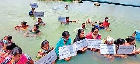 Residents staging Jal Satyagraha in Mahanadi river opposing SAMALEI scheme (Photo | Express)
