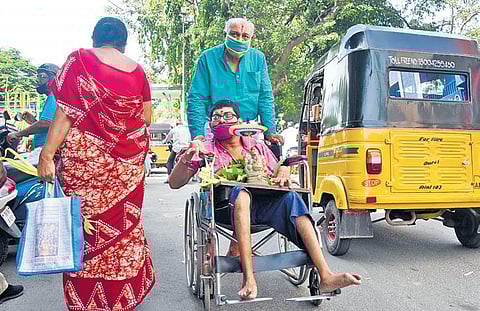 A disabled person buying Vinayakar Idols in Mylapore in Chennai | Ashwin Prasath