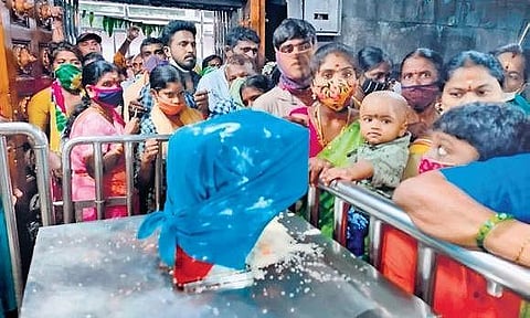 A cloth covers the mouth of a hundi at Sri Raja Rajeshwara Swamy temple