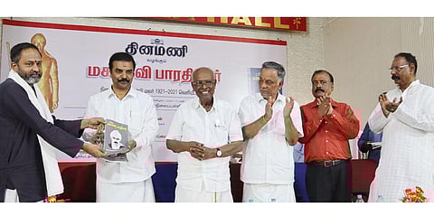 Madras High Court Justice R Mahadevan releases a book on Mahakavi Bharathiyar at Sethupathi Higher Secondary School at Madurai on Saturday. (Photo | Express)