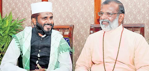 CSI bishop Dr Malayil Sabu Koshy Cherian and KMYF state president and Thazhathangadi Juma Masjid imam Shamsuddeen Mannani Ilavupalam addressing mediapersons at CSI Bishop’s House in Kottayam on Wednes