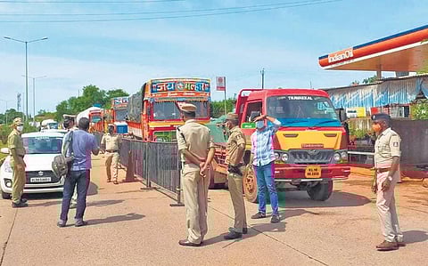Police verify documents of motorists at Talapady inter-state border. (File Photo)