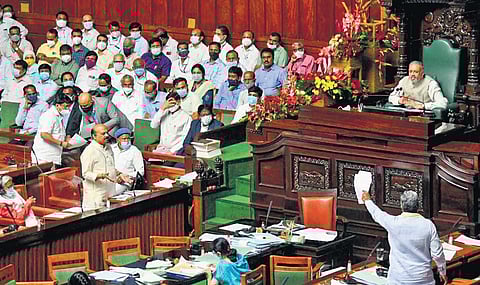 Chief Minister Basavaraj Bommai and Opposition leader Siddaramaiah in a heated arugument in the Assembly on Wednesday