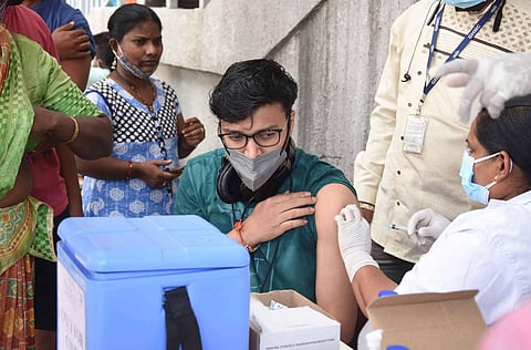 Vaccination being given to people under a Hyderabad Metro rail pillar near RTC cross roads. (Photo | RVK Rao, EPS)