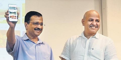 Delhi CM Arvind Kejriwal along with Deputy CM Manish Sisodia launch a Delhi Tourism App during a programme in New Delhi, Monday. (Photo | Parveen Negi, EPS)