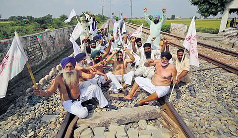 Farmers block railway track outside Amritsar; farmer union members serve food to the passengers of a stranded train near Patiala. (File photo| PTI)