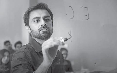 Jitendra Kumar as Jeetu Bhaiya in 'Kota Factory season 2'