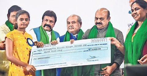 Chief Minister Basavaraj Bommai, Union Agriculture Minister Narendra Singh Tomar, Karnataka Agriculture Minister BC Patil and Union MoS Shobha Karandlaje at the launch of the ‘CM Raitha Nidhi Scholars