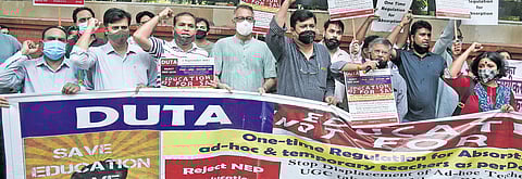 DUTA members protest against NEP 2020 and FYUP making a human chain at Mandi House in New Delhi on Sunday | Parveen Negi