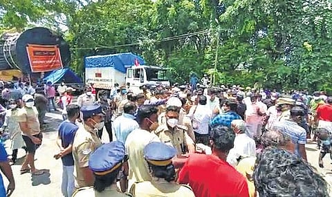 Residents obstructed the movement of the hydraulic-axle trailer that was on its way to Vikram Sarabhai Space Centre