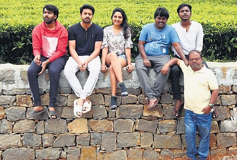 The Journey of Bed also stars John Vijay, Pandi, VJ Pappu, Devi Priya, and Divya among others.